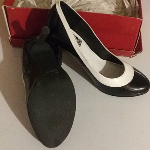 3 in heels.  Victoria Spenser - Picture 2 of 2